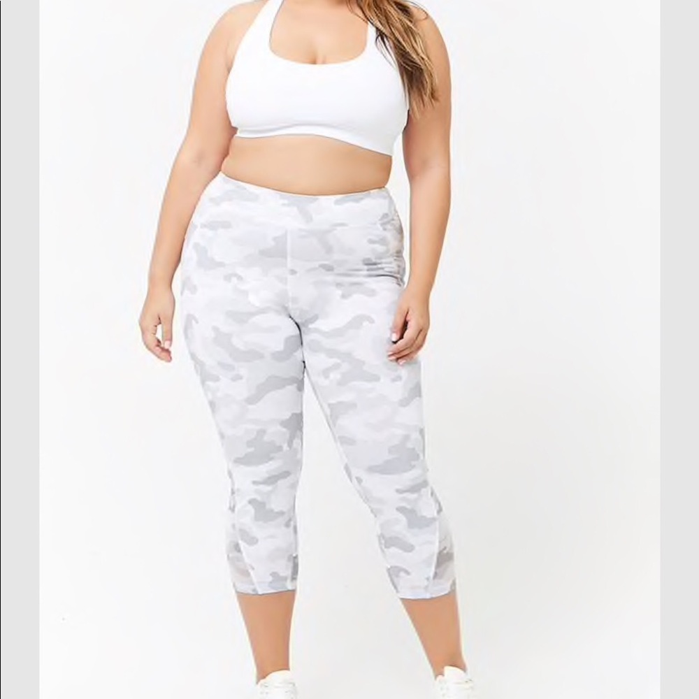 Plus size print camou leggings